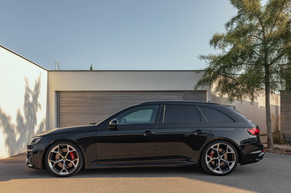 Audi RS 4 Avant vs BMW M3 Touring